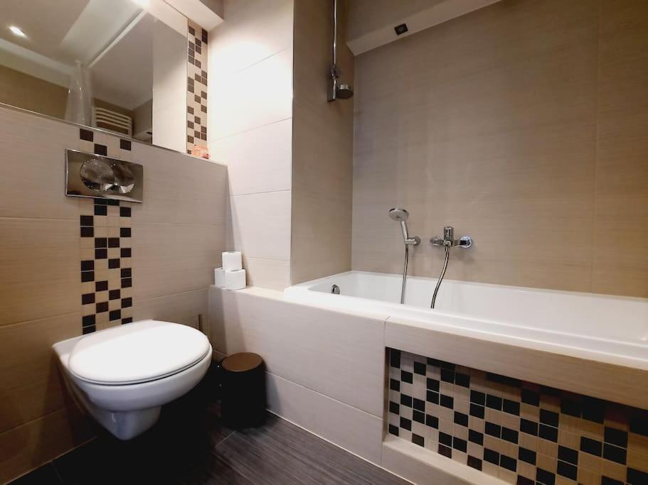 Apartament Z Podziemnym Parkingiem Ulica Wroclawska Krakow Exterior photo